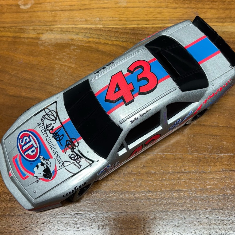Autographed Richard Petty Diecast